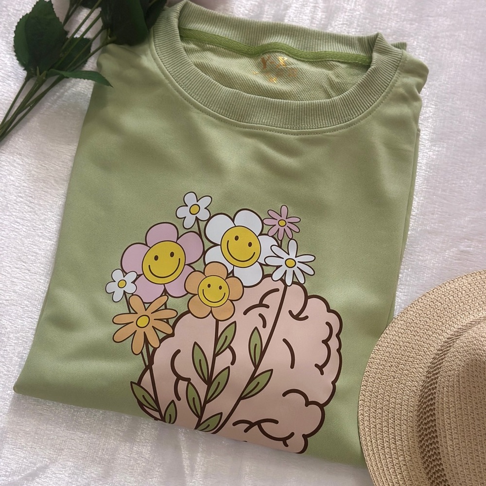 Smiley Flower Face Green Oversized Graphic Tee/ Sweatshirt In Small Size